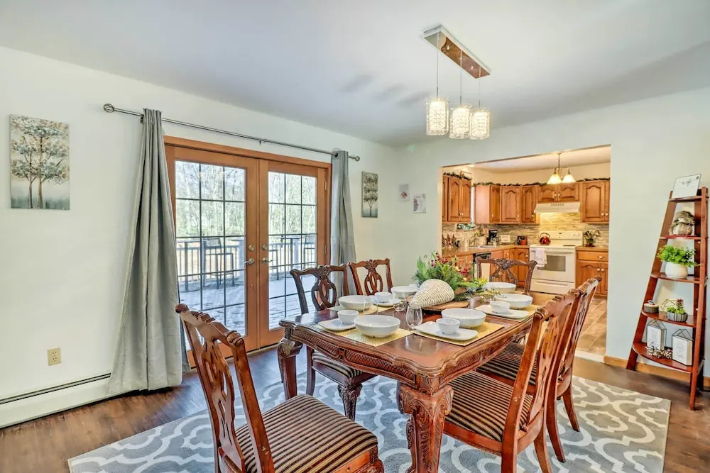 Beautiful Effort Escape w/ Private Hot Tub!