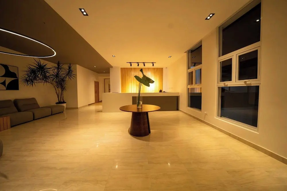 Majestic & Spacious1b Downton Gym Pool