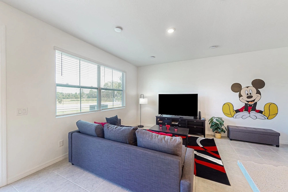 No Worries Retreat Disney-themed Townhouse in Davenport With Resort Amenities