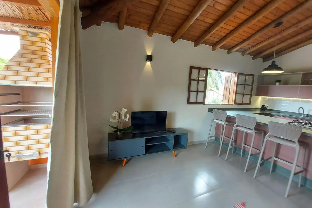 Sapeca - Novo Flat c/ piscina, 50mts da praia, churrasqueira privativa, ar con, wi-fi, netflix. 4pessoas, garagem