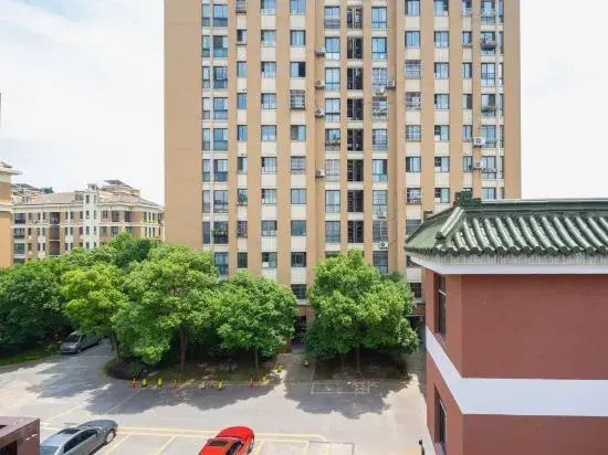 Homeinn Plus Hotel (Huzhou Normal University Yishang Street)