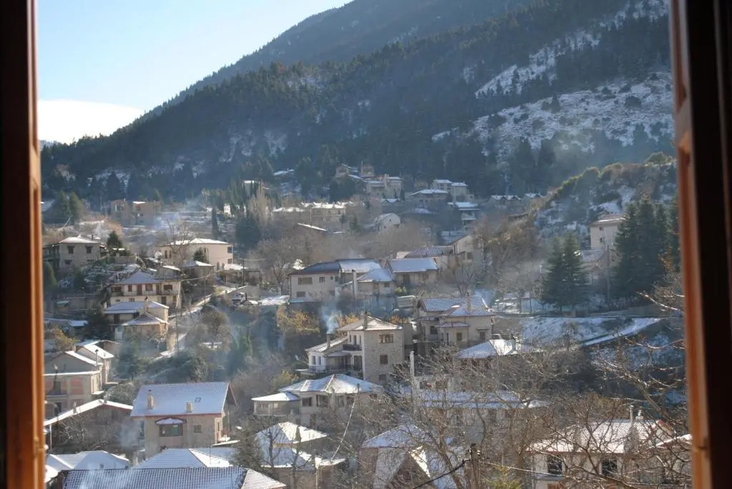 To Balcony tis Agorianis