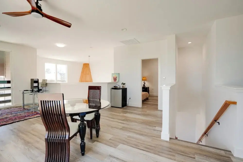 Spacious Lake Highland Townhome W/ Pool!