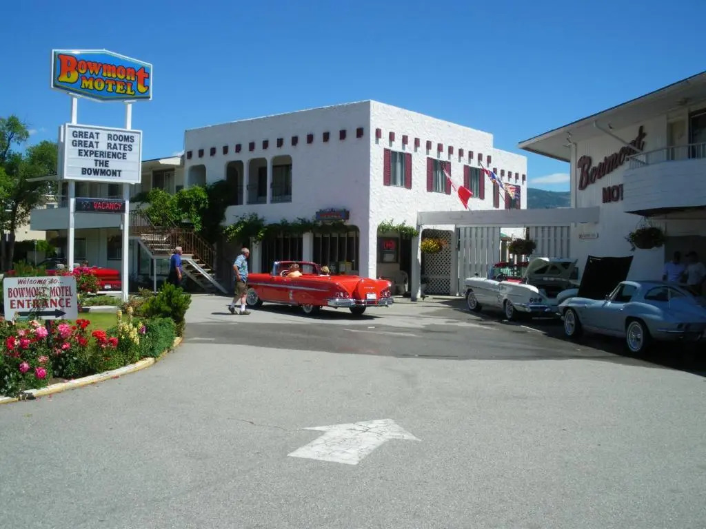 Bowmont Motel