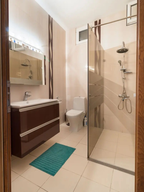 FM Luxury 2-BDR Apartment - Rocky House