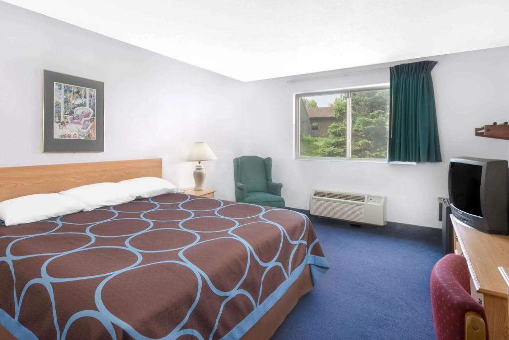 Super 8 by Wyndham Kingston