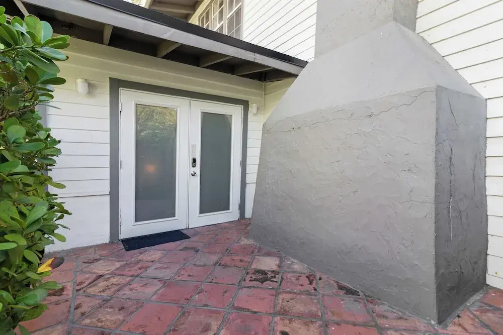 7BD Downtown Oasis Pool