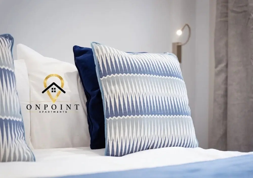 Fantastic 1 Bedroom Apt with PARKING