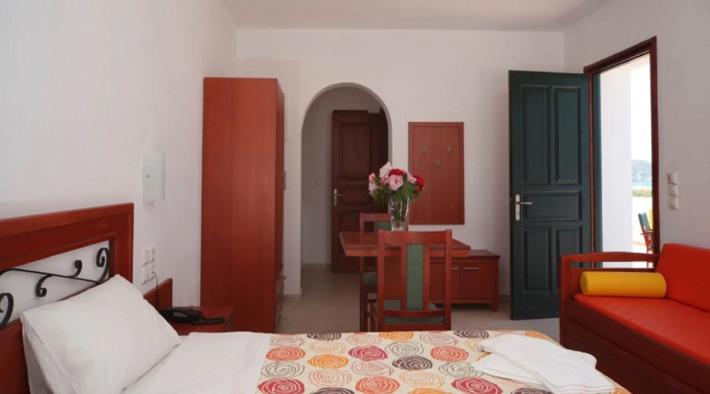 Plaka Hotel II