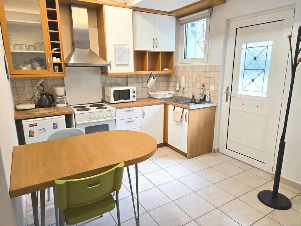 Апартаменты Spacious cosy studio w/100mbps Fiber@Home WiFi in very safe & quiet area