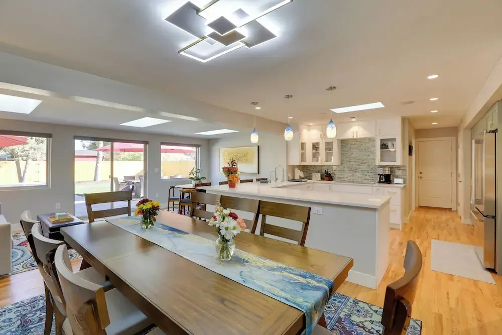 Private Hot Tub & Sauna: Saulsbury Guest House