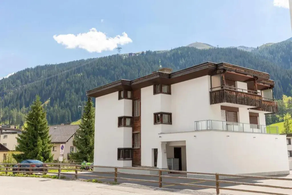 Agrimonia - 5,5-Zi Duplex Wohnung bis 9 Personen mit eigenem Garten