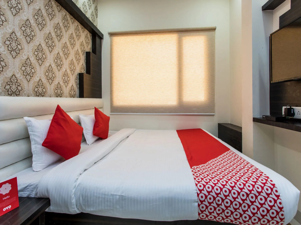 OYO 12128 Hotel Sajan Palace
