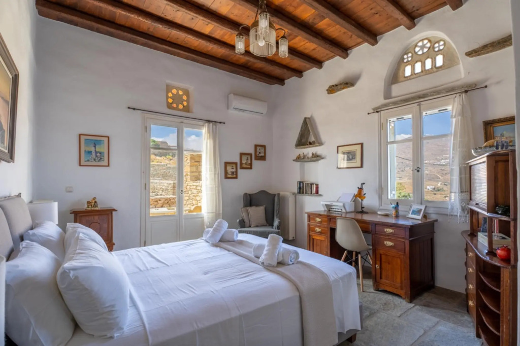 Maison Simone with private heated infinity pool & spectacular sea view