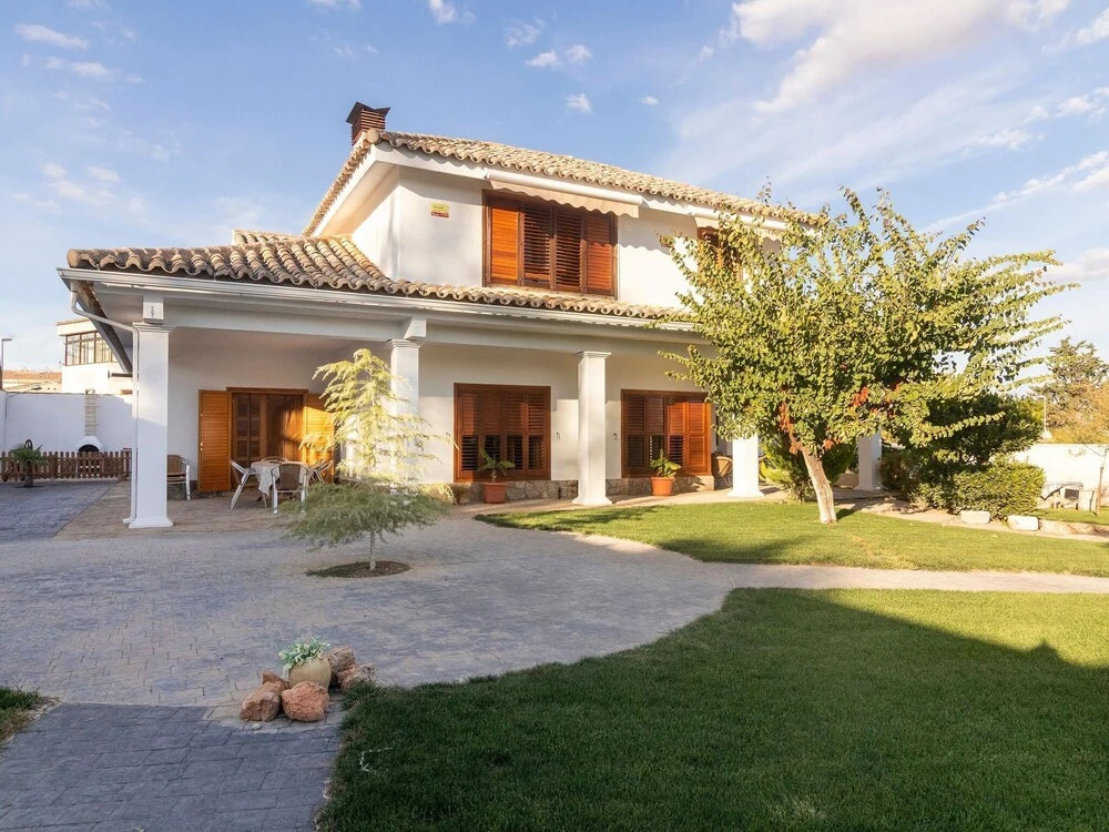 Fascinating Holiday Home in Villacañas With Swimming Pool