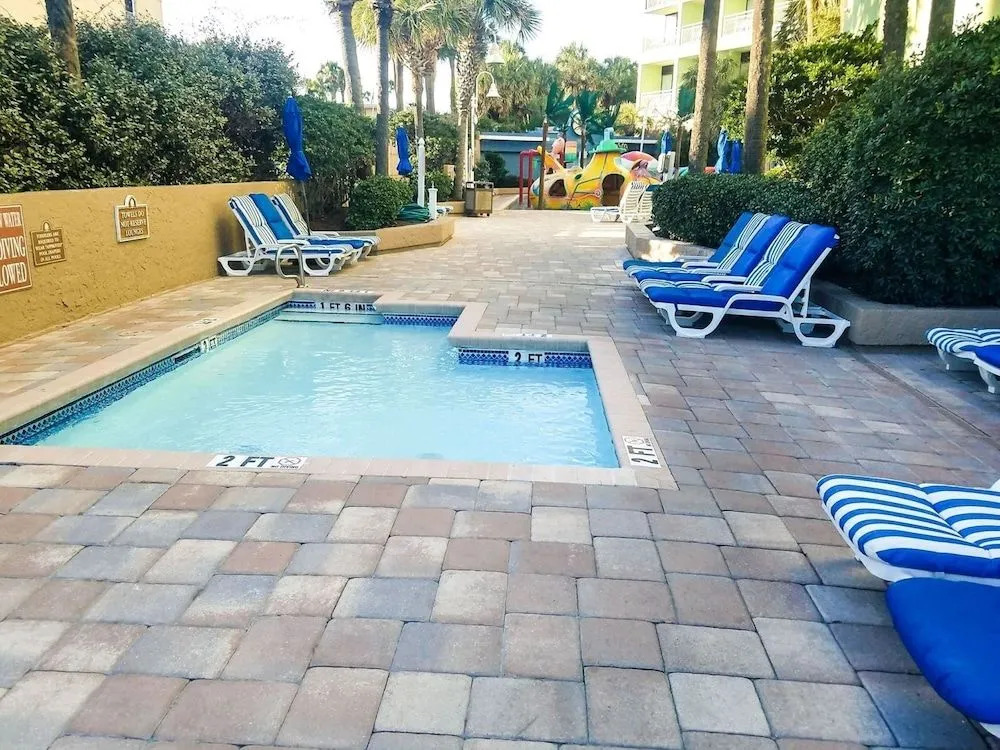 Coral Beach 816