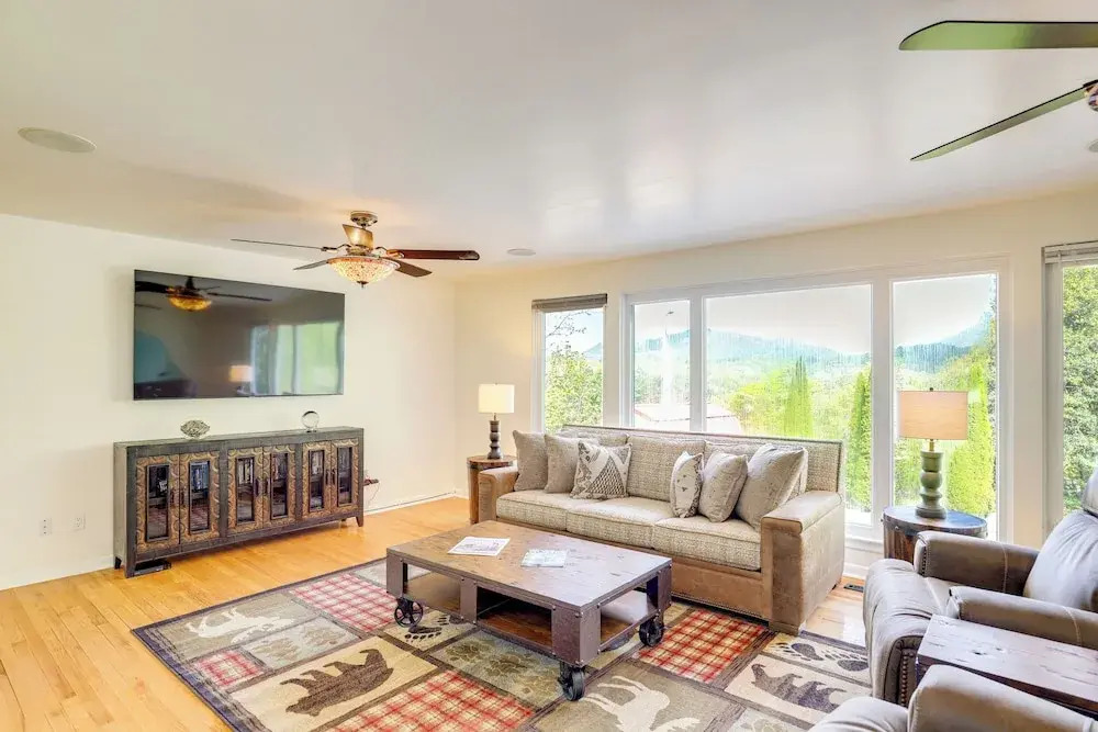 Inviting Waynesville Home Near Main St Shops