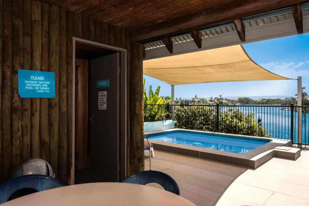 Moorings On Cavill Surfers Paradise