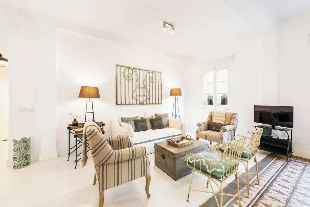 2 Bd Apartment Exclusive Location in Golden Mile Velazquez II
