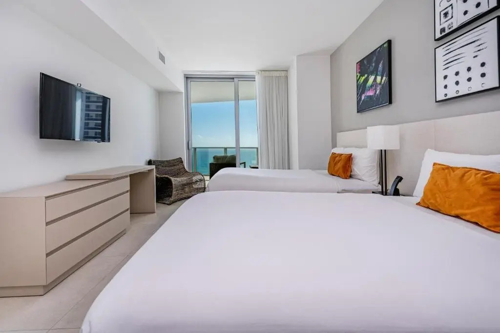 Ocean front 2 bedroom Hollywood Beach Resort 29th floor