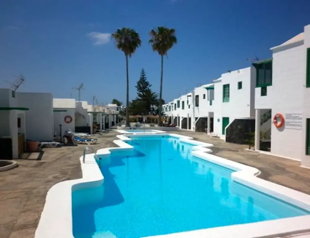 Pool & Relax close to the Beach