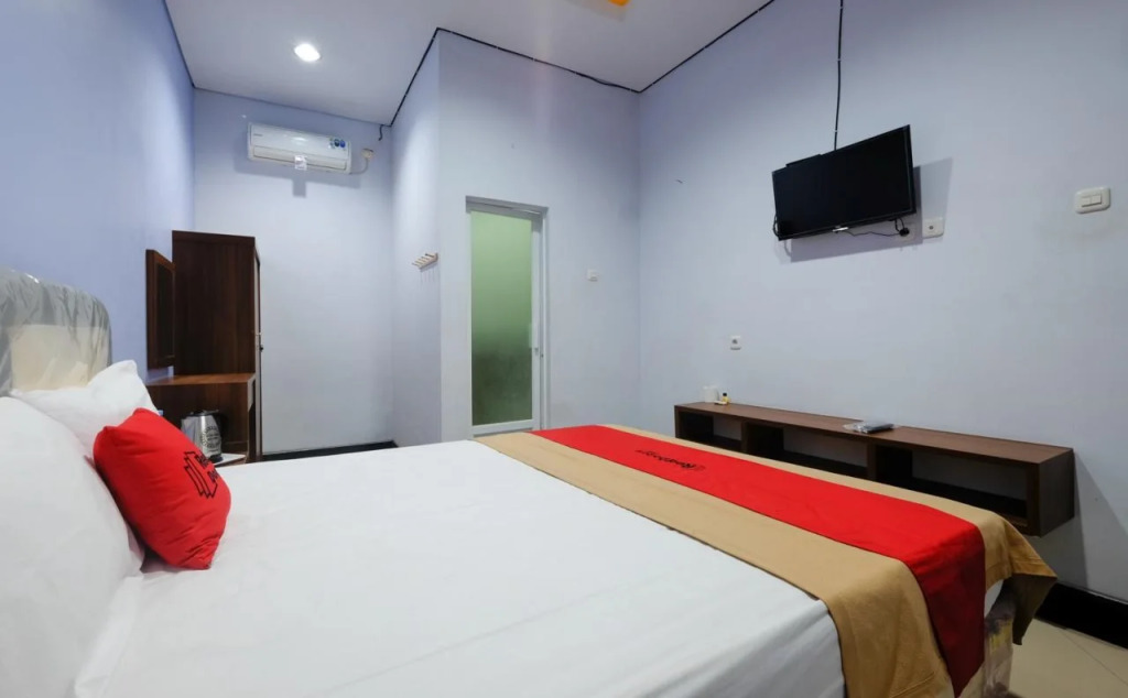 RedDoorz near Universitas Semarang