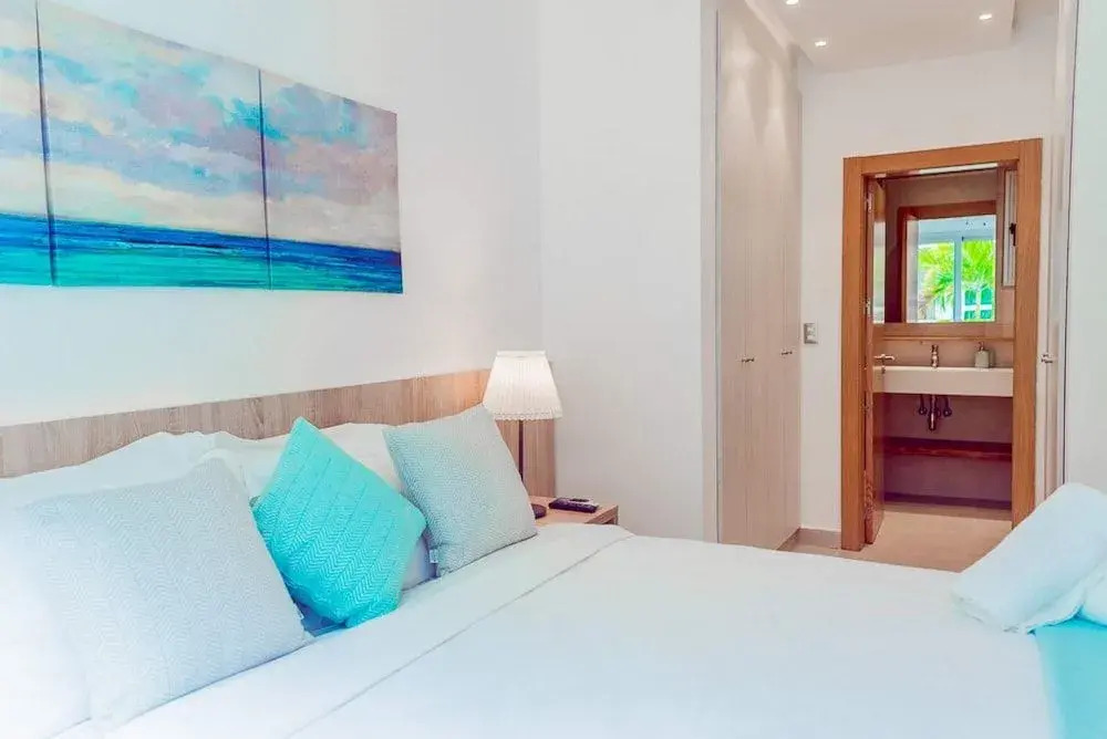 2 bed Penthouse Just Steps From the Beach