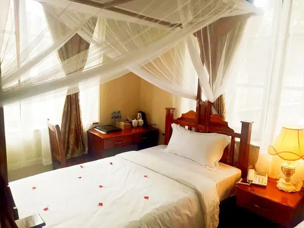 Red Sun Hotel