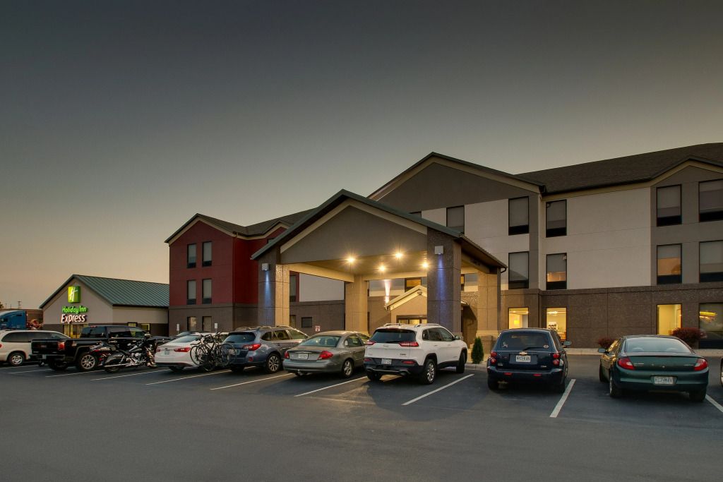 Holiday Inn Express & Suites Lebanon by IHG