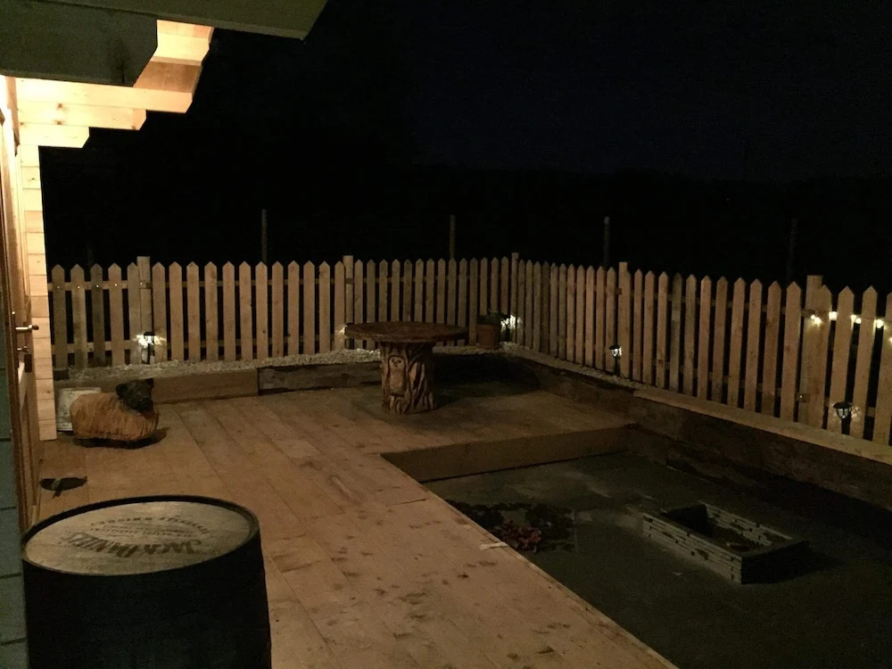 Cosy 1-bed Farm Stay Cabin