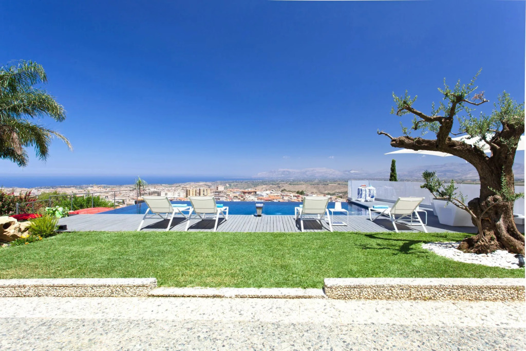 Villa Night And Day