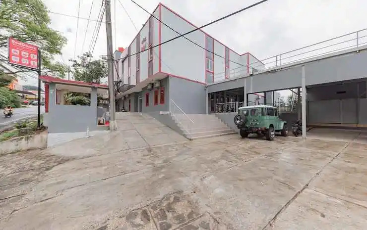 RedDoorz Syariah Plus near Tugu Bubur Ayam Cianjur