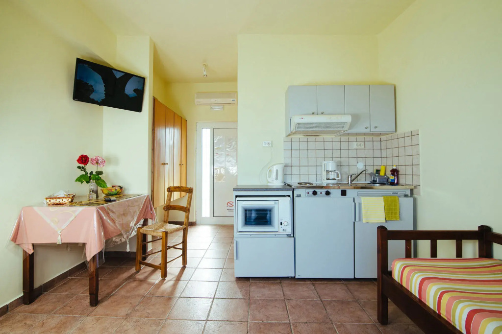 Kalithea Apartments - Heated Pool seasonal - Pool Towels - Pool Sun Lounger Matresses