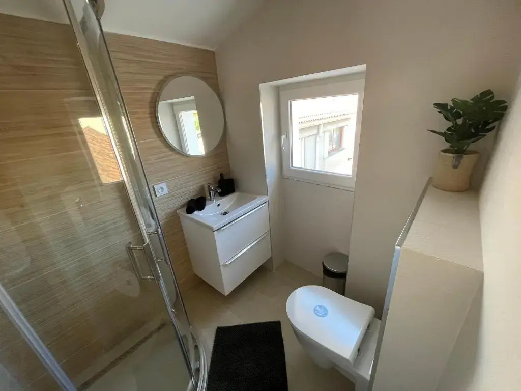Nice Renting - FERSEN - 2 Rooms Vieil Antibes - AC - Safranier - Big Terrace