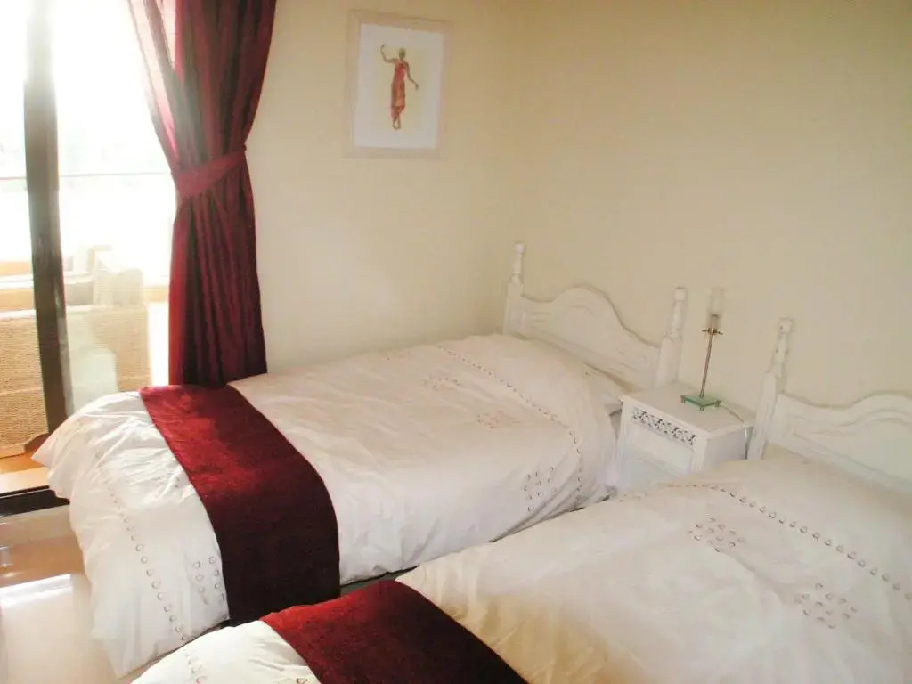 Salinas. Apartment for 4. Terrace/Parking/Pools/Gym/4mins beach
