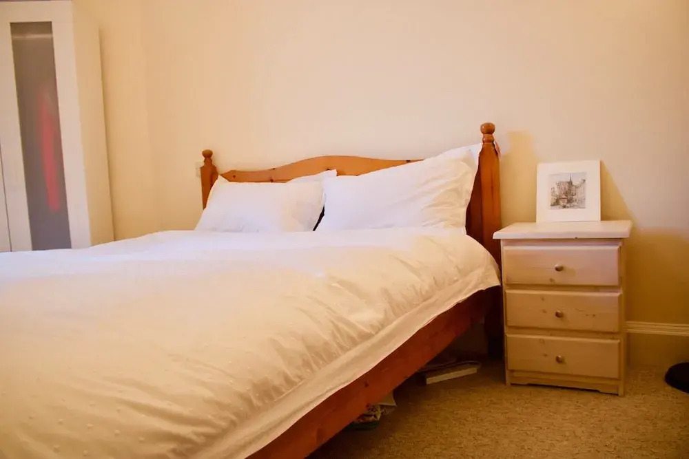 2 Bedroom Bruntsfield Apartment