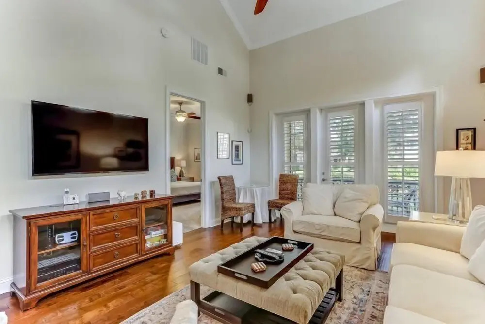 2106 Summerwoods