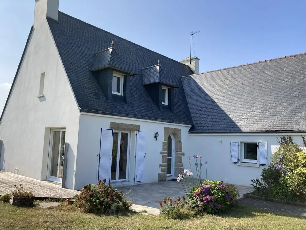 House in Breles Near Rock Beach & Amusement Park
