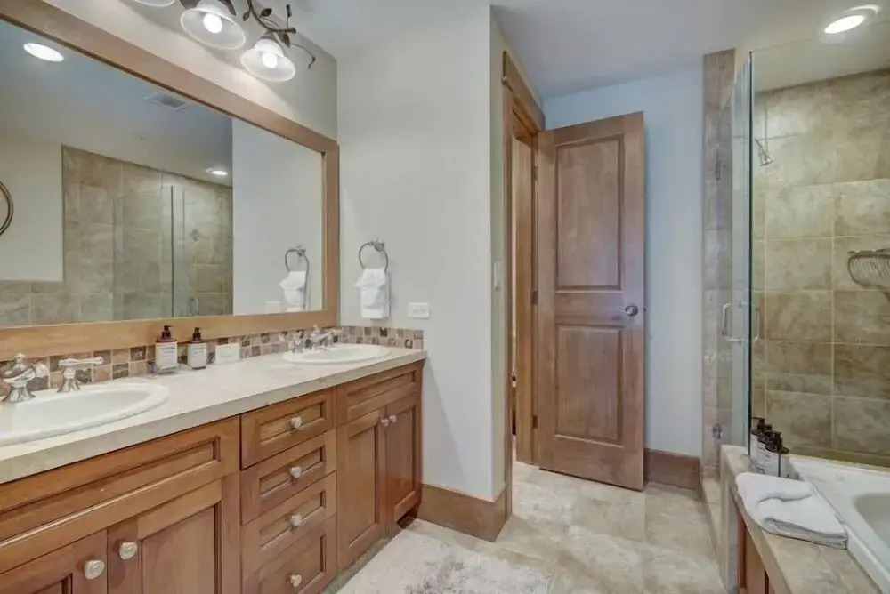 Lone Eagle 2 Bedroom Condo