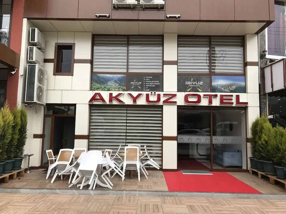 Akyuz Rooming House