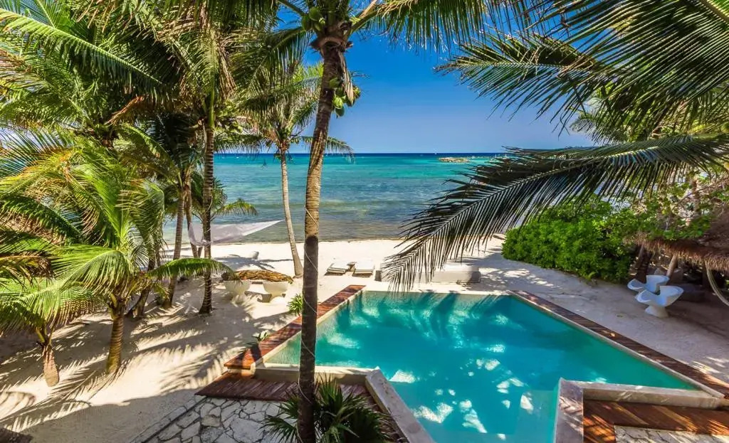 Puerto Aventuras Villa Sleeps 10 with Pool