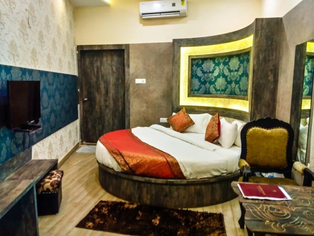 Dwivedi Hotels Sri Omkar Palace