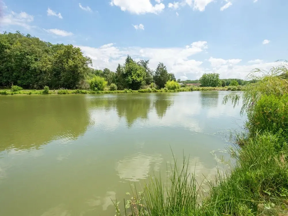 Mobile Home in Veuzain-sur-loire With Garden