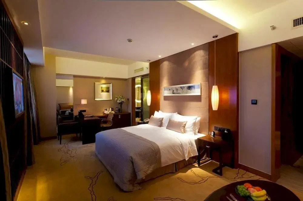 Qingdao Celebrity Hotel