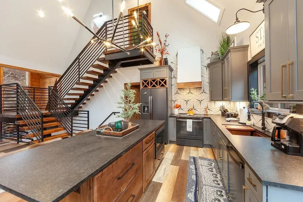 Night Owl 3 Bedroom Cabin by RedAwning