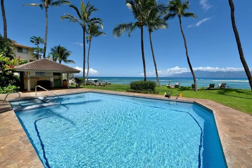 Hale Mahina B401 by RedAwning