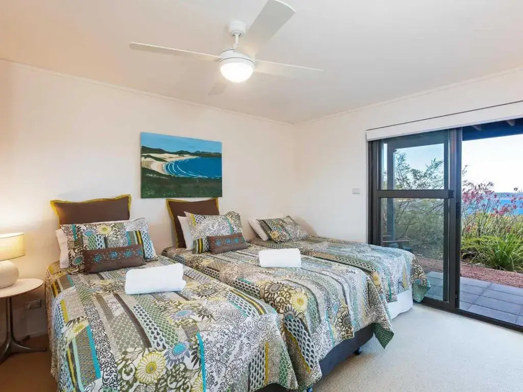 Beach House 7, Air Conditioned, Wi-Fi, Foxtel, Linen, Communal Pool and Spa