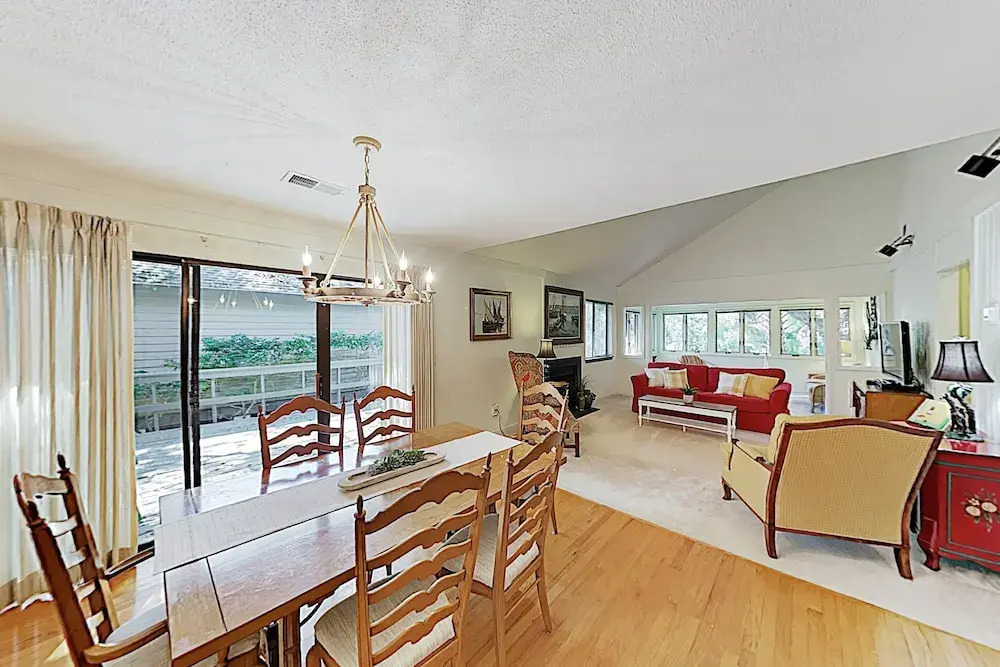 New Listing! Kiawah Hideaway - Steps To Beach 2 Bedroom Cottage