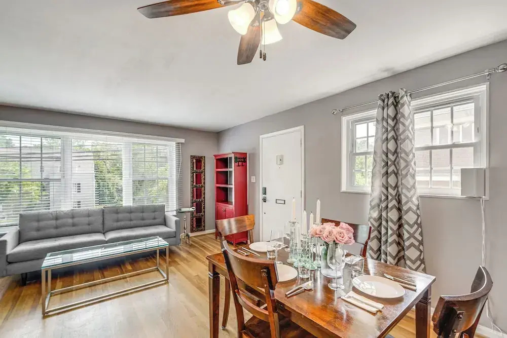 Arlington Townhome w/ Furnished Patio!