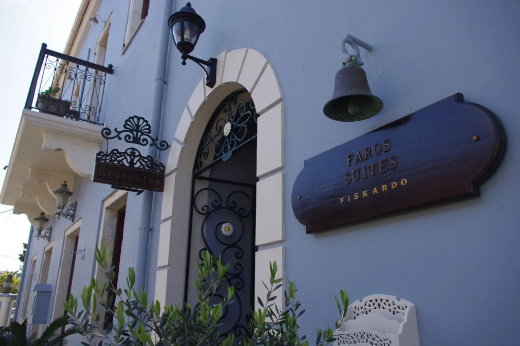 Faros Suites
